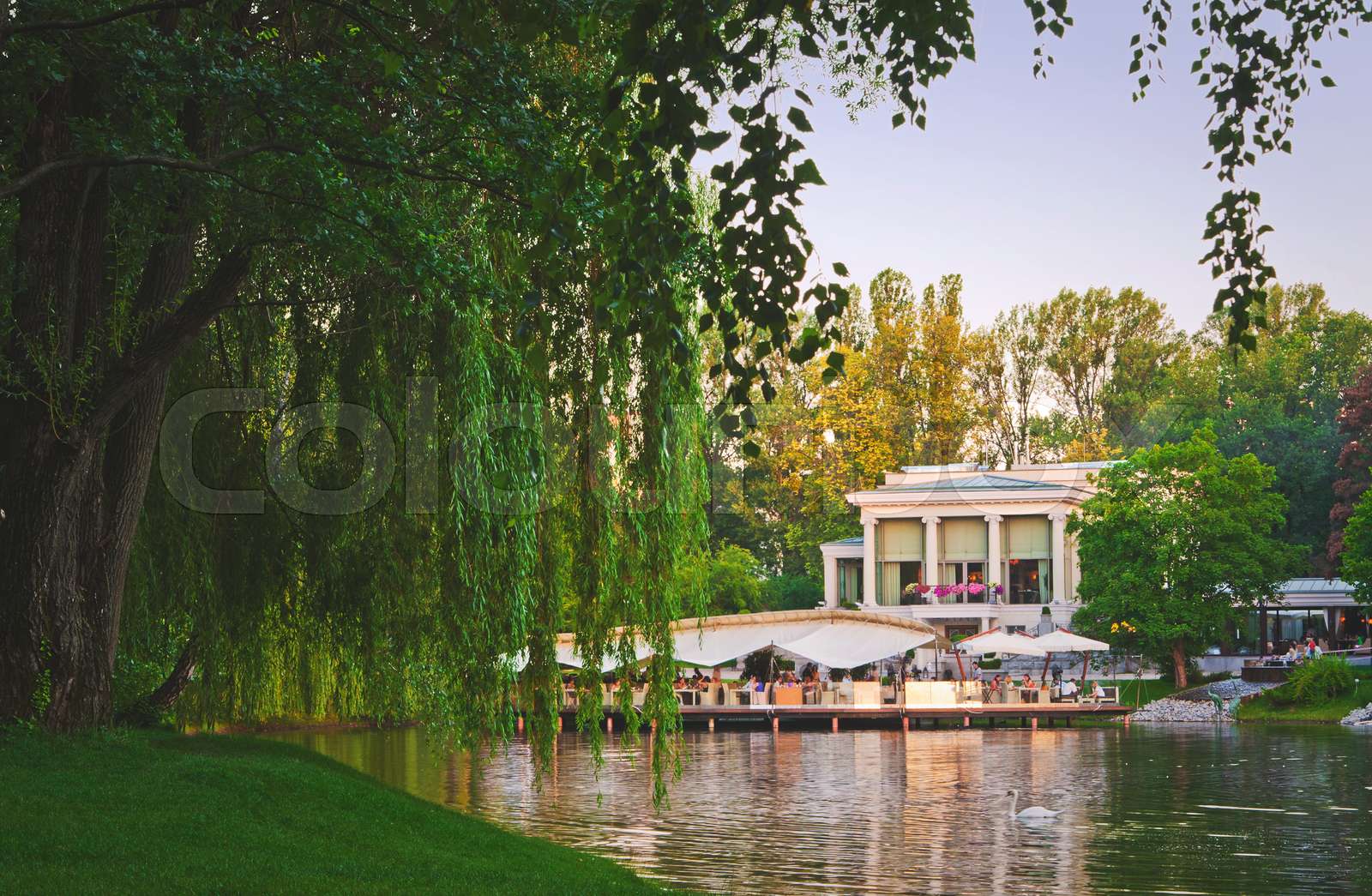 10 Lake Restaurant in New York Neighborhoods