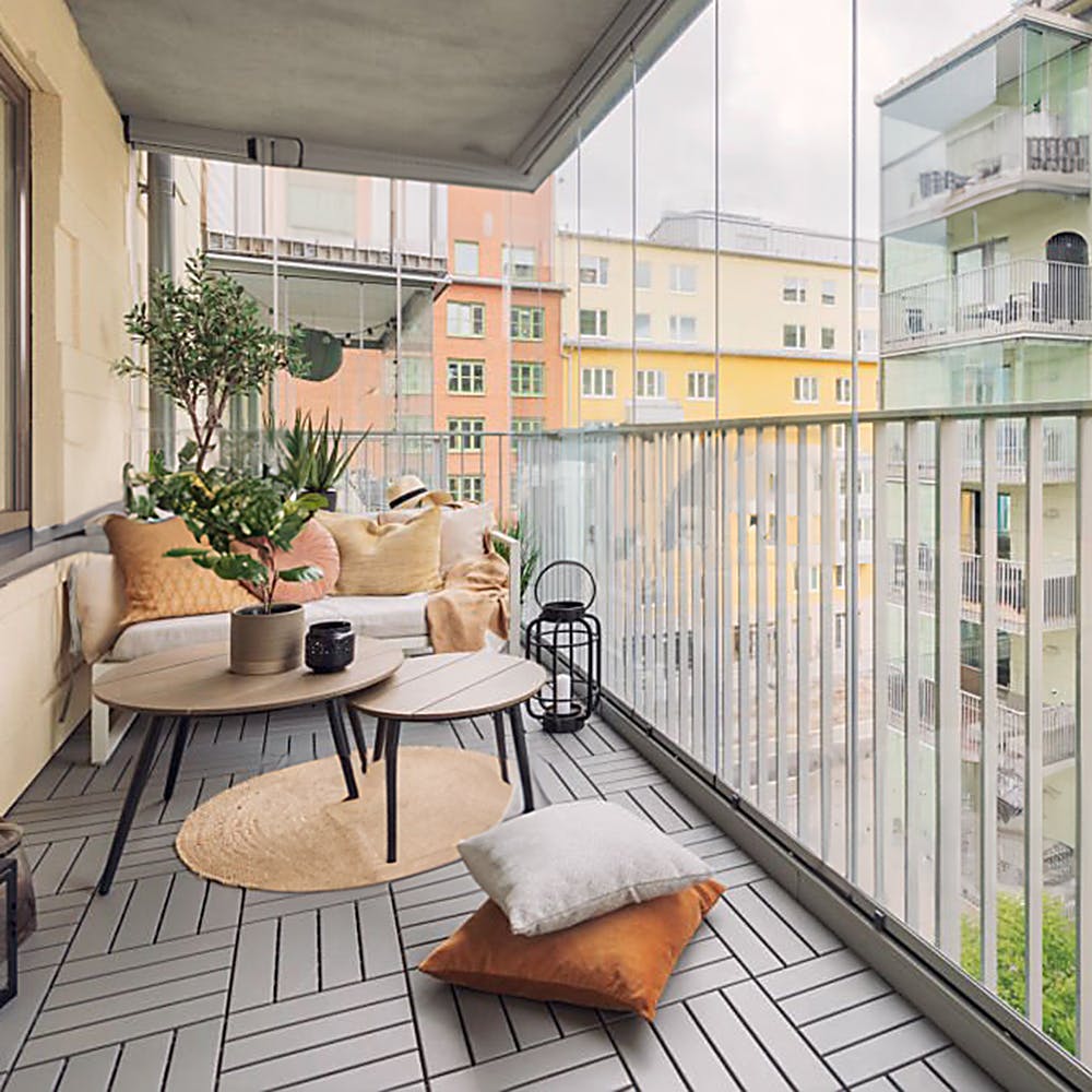 10 Balcony Hotels in New York Neighborhoods
