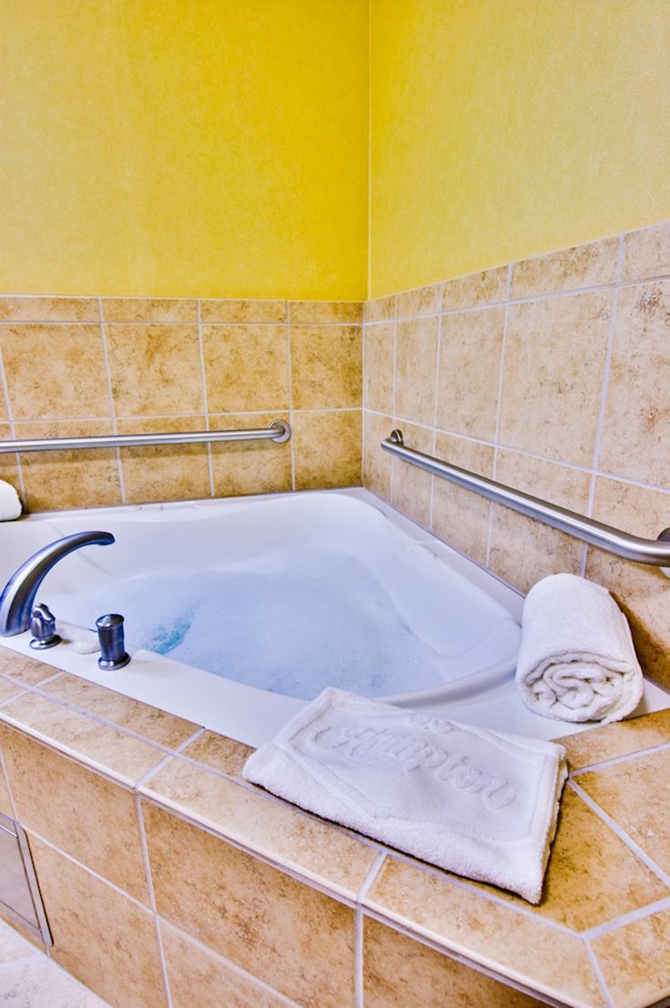 10 Rooms With Jacuzzis in New York Neighborhoods
