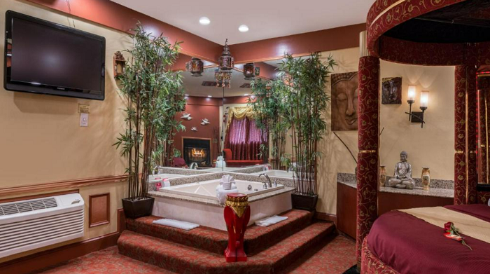 10 Hotels With Hot Tub in New York Neighborhoods