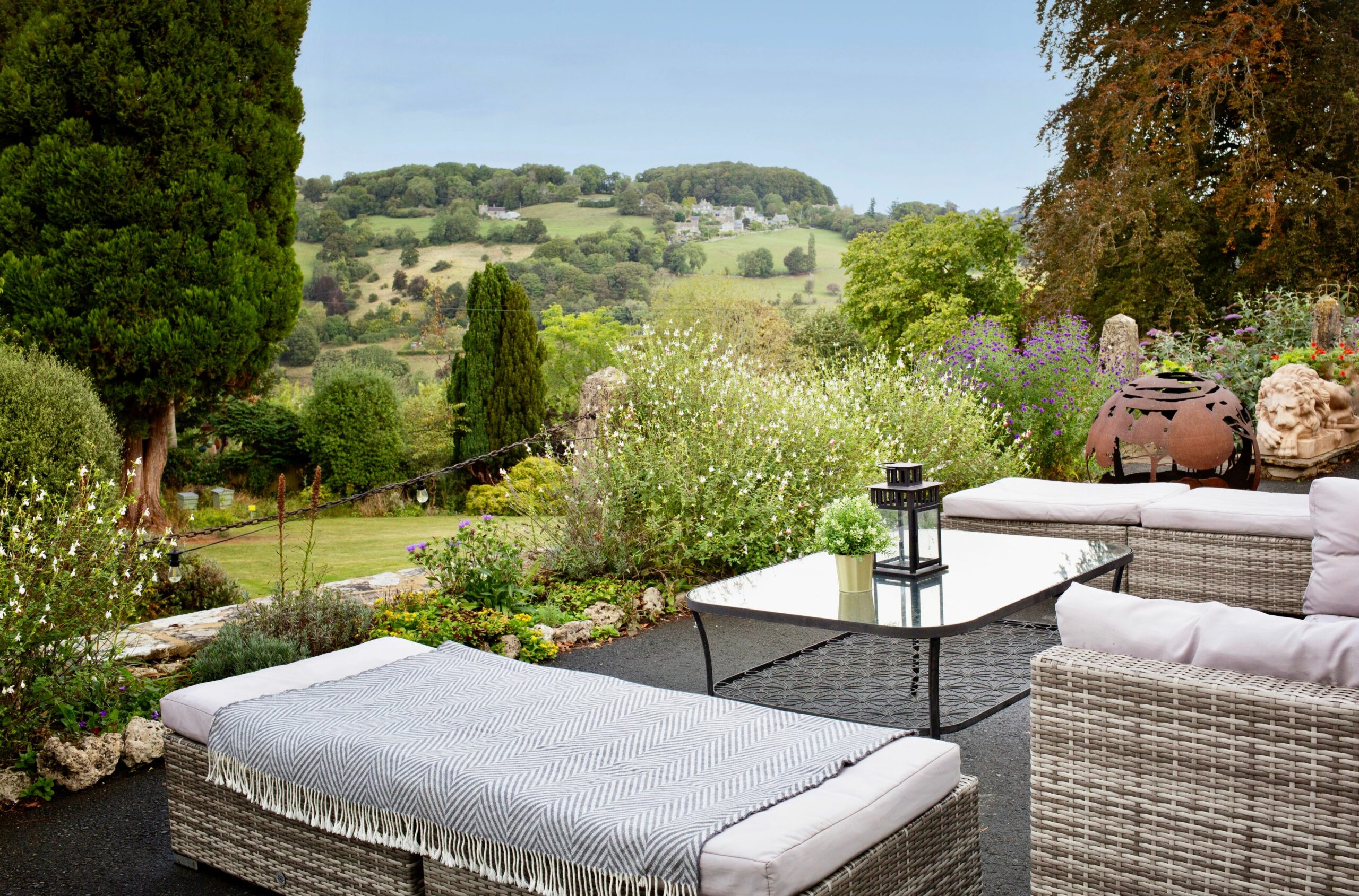 10 Hotels With Outdoor Pools in New York Neighborhoods