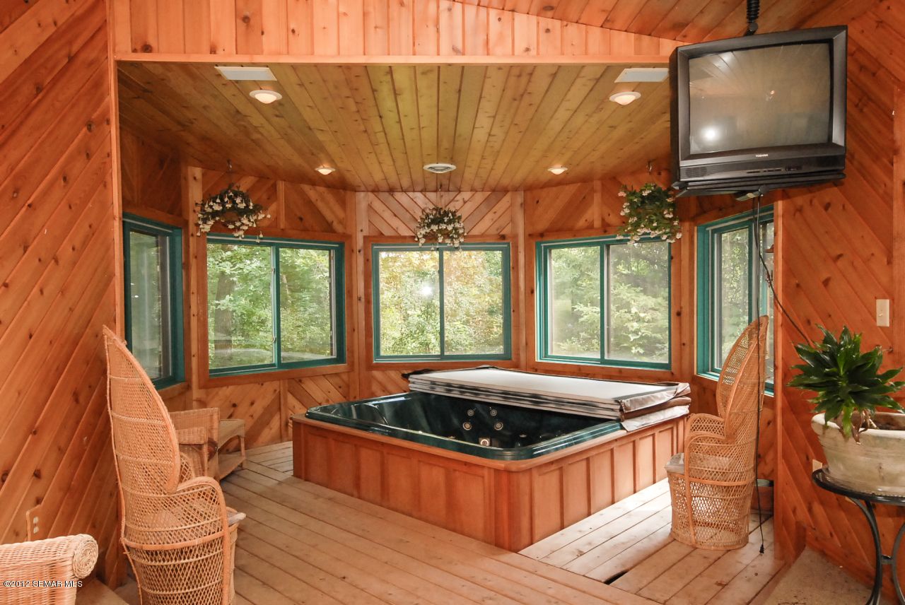 10 Room With Hot Tub in New York Neighborhoods