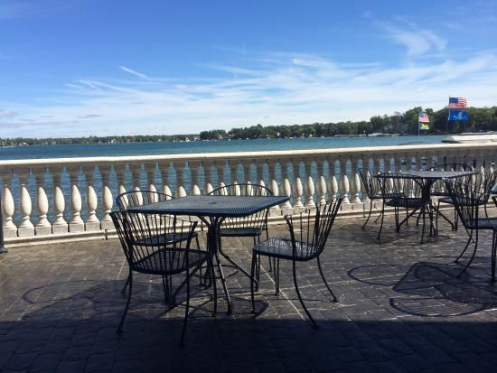 10 Lakefront Dining in New York Neighborhoods