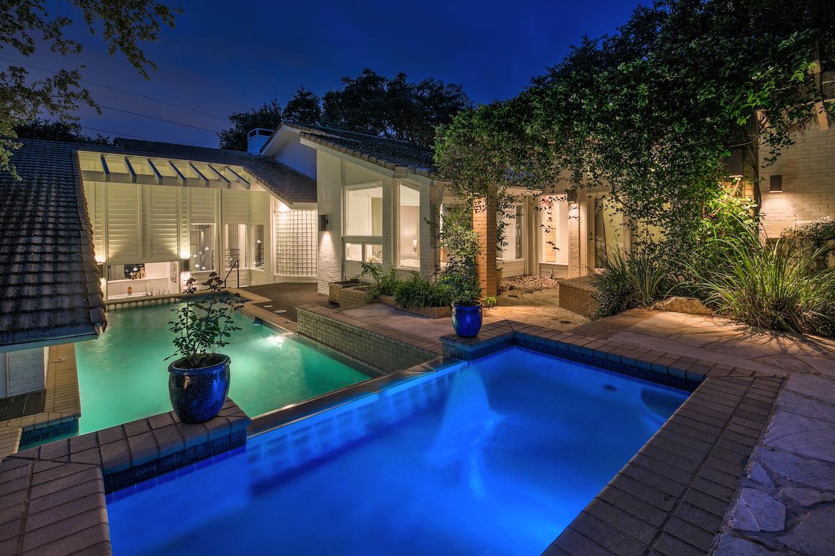 10 Houses With A Pool For Sale in New York Neighborhoods