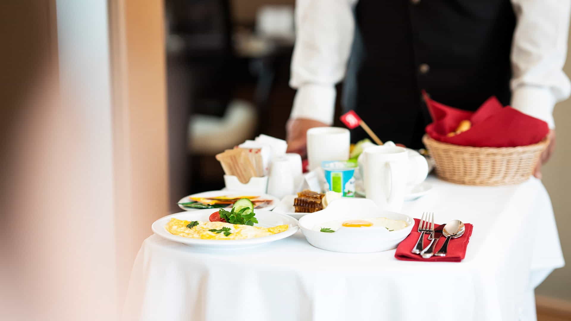 10 Hotels With Room Service in New York Neighborhoods