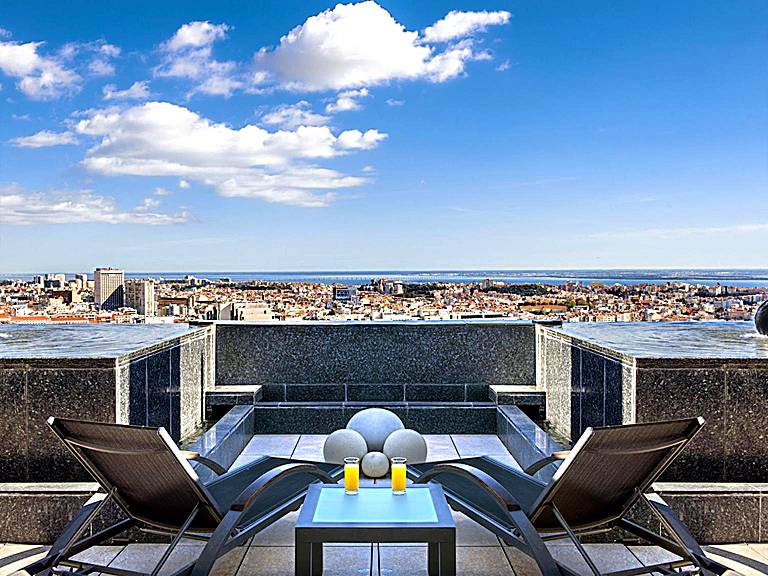 10 Hotels With Balcony in New York Neighborhoods