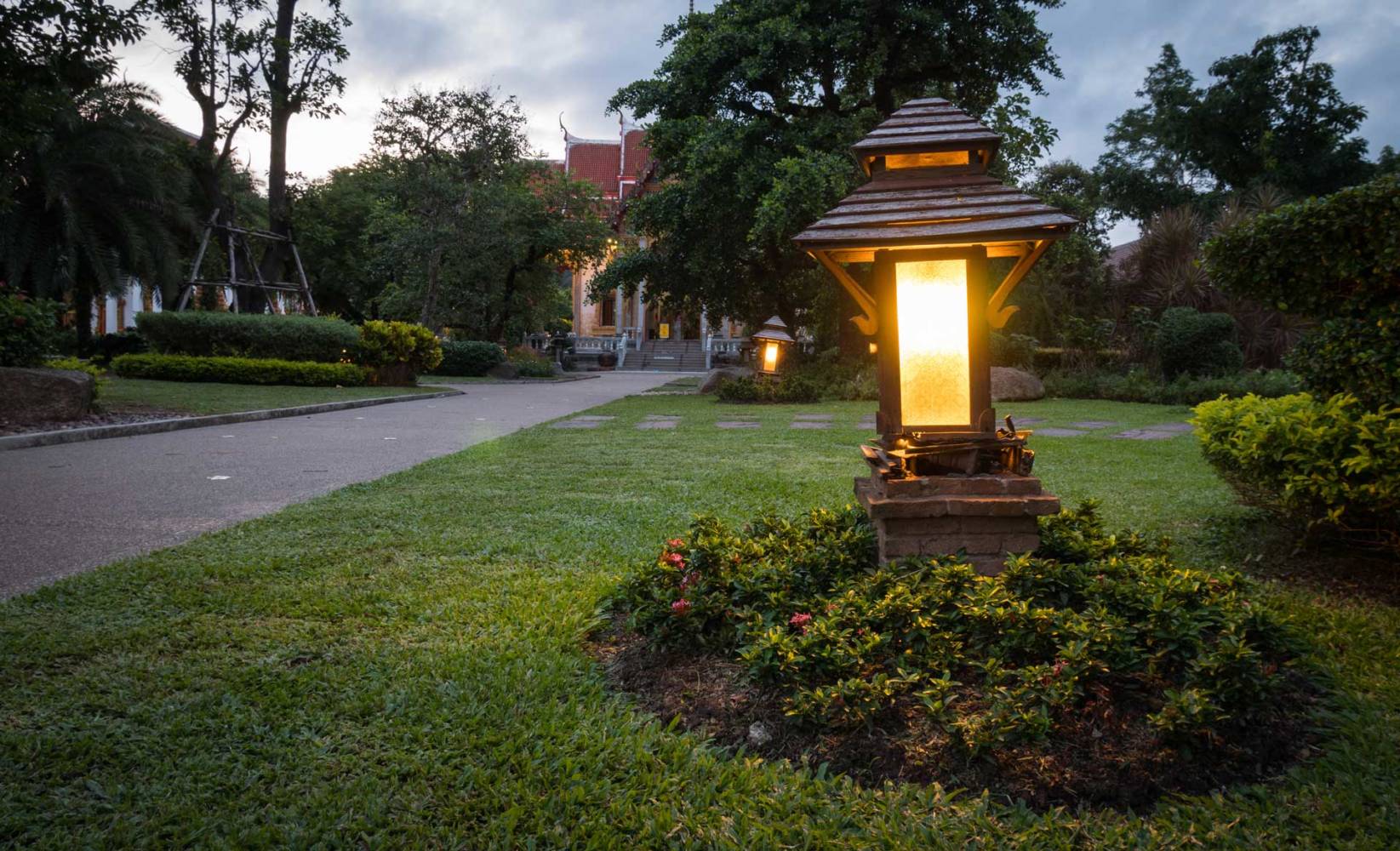 10 Outdoor Lighting Contractors in New York Neighborhoods