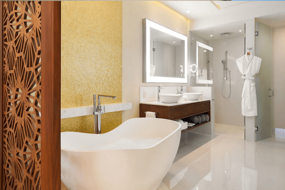 10 Hotels With Jacuzzis in New York Neighborhoods