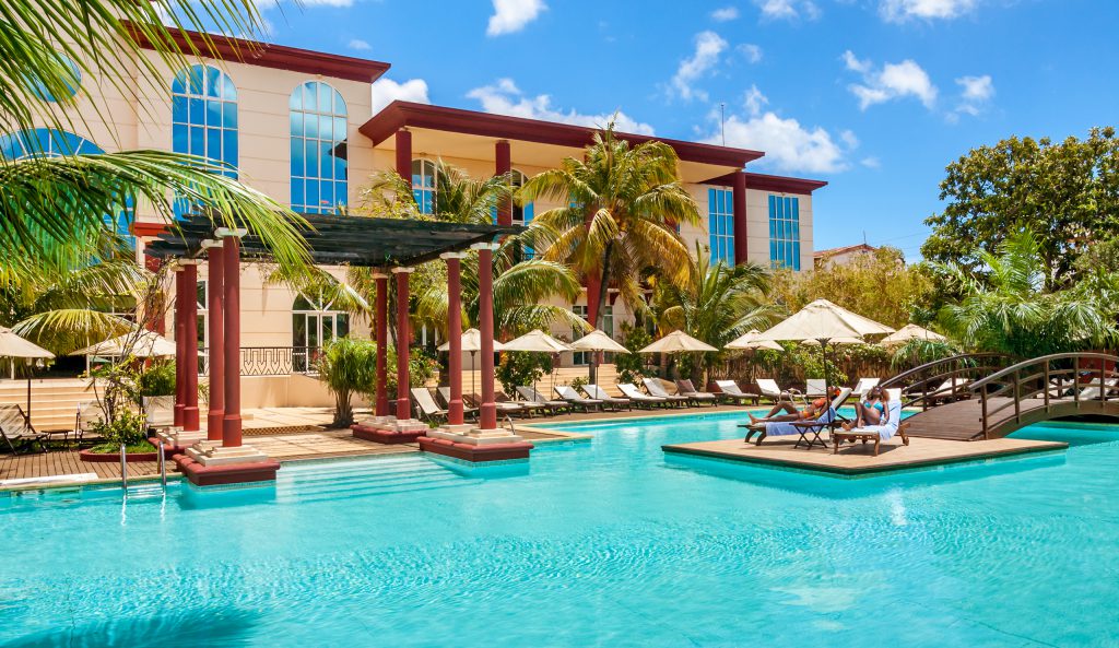 10 Hotels With Pool in Los Angeles Neighborhoods