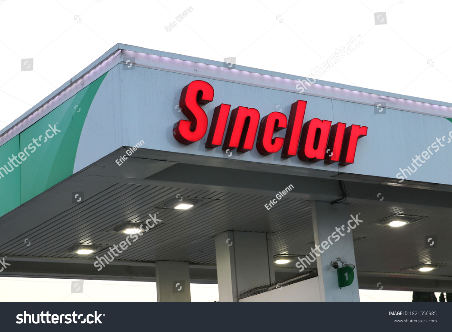 10 Sinclair Gas Station in New York Neighborhoods