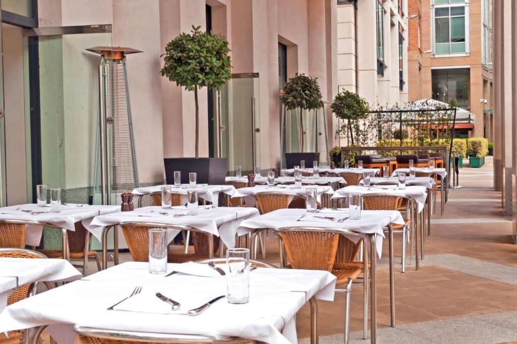 10 Restaurant With Outdoor Seating in New York Neighborhoods