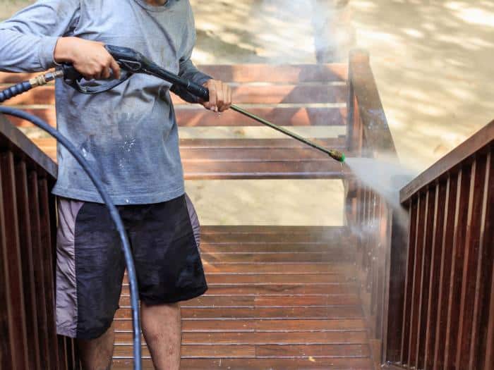10 Deck Cleaning in New York Neighborhoods